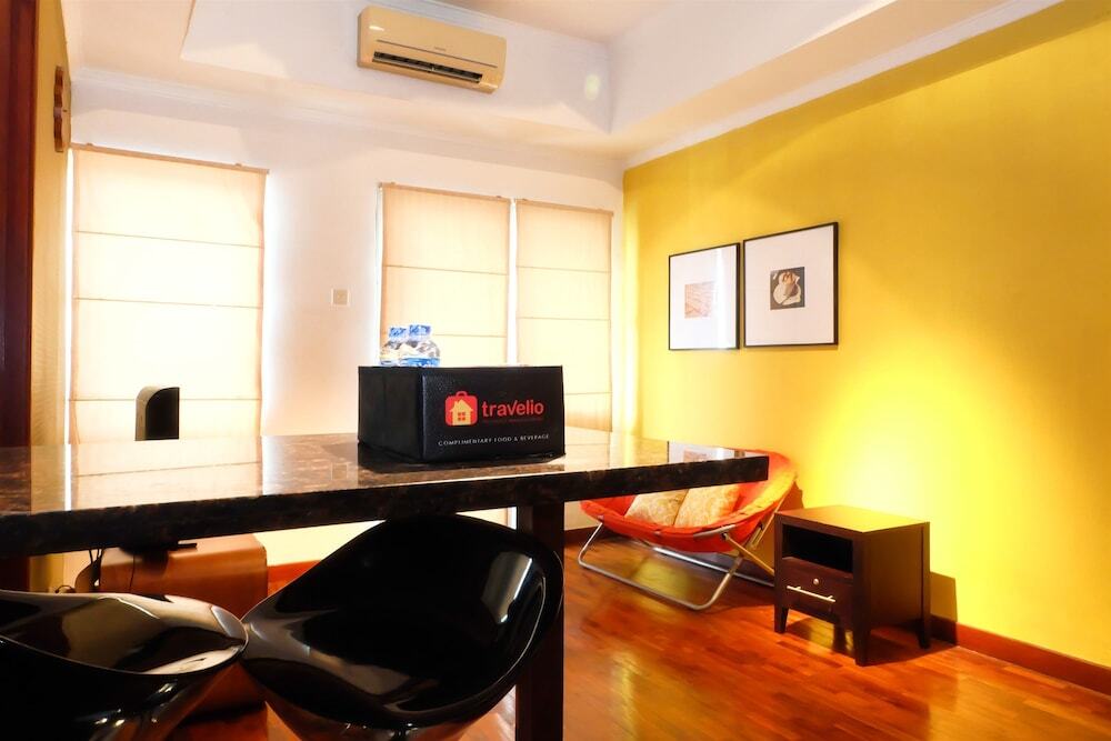 Джакарта: 1 Bedroom Sudirman Park Apartment City View by Travelio