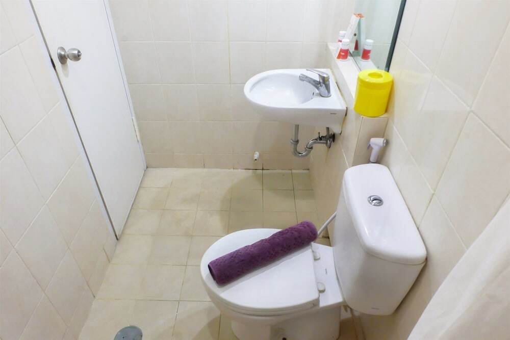Джакарта: 1 Bedroom Sudirman Park Apartment City View by Travelio