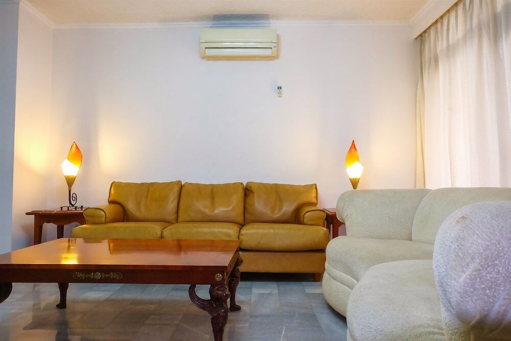 Джакарта: 3 Bedrooms Luxury Senopati SCBD Apartment by Travelio