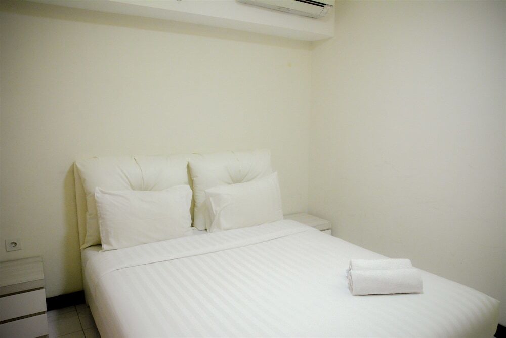 Джакарта: 2 Bedrooms The Wave Kuningan Apartment by Travelio