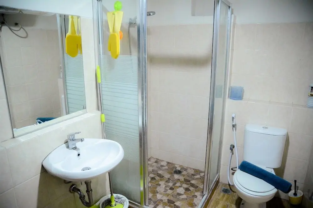 Джакарта: 2 Bedrooms The Wave Kuningan Apartment by Travelio