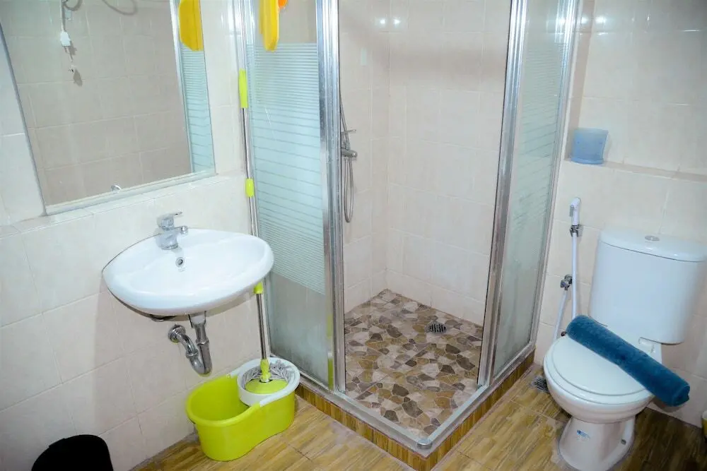 Джакарта: 2 Bedrooms The Wave Kuningan Apartment by Travelio