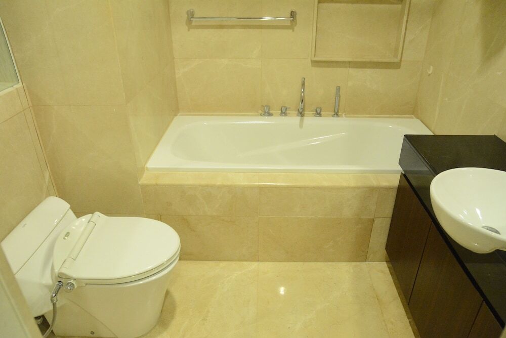 Джакарта: 2 Bedrooms Pearl Garden by Travelio