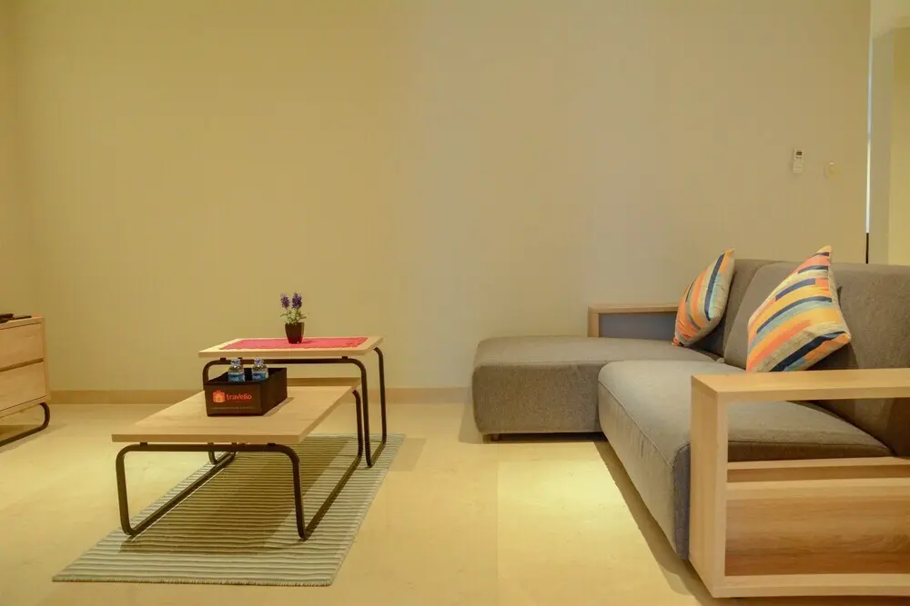 Джакарта: 3 Bedrooms Premium Sudirman Residence by Travelio