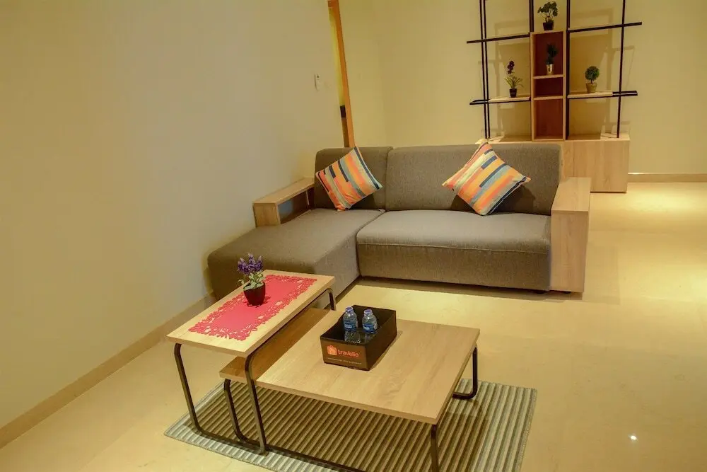 Джакарта: 3 Bedrooms Premium Sudirman Residence by Travelio