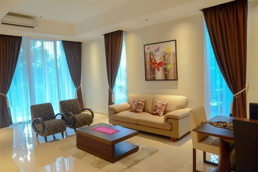 Джакарта: 3 Bedrooms Premium Sudirman Residence by Travelio