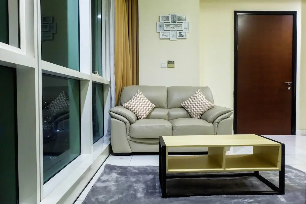 Джакарта: 2 Bedroom Luxury The Peak Apartment By Travelio