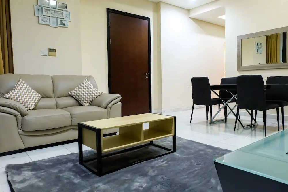 Джакарта: 2 Bedroom Luxury The Peak Apartment By Travelio