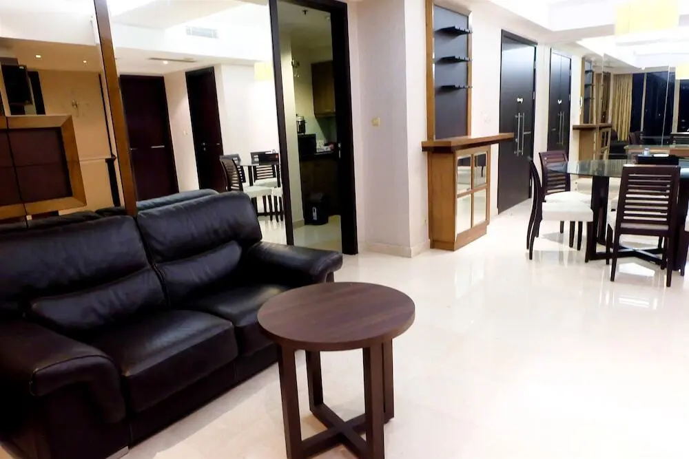 Джакарта: 3 Bedrooms Luxury Sudirman Mansion Apartment by Travelio
