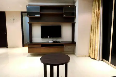 3 Bedrooms Luxury Sudirman Mansion Apartment by Travelio — фото 1