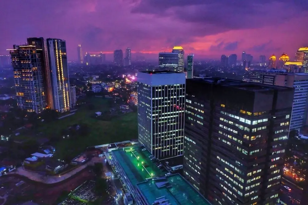 Джакарта: 3 Bedrooms Luxury Sudirman Mansion Apartment by Travelio