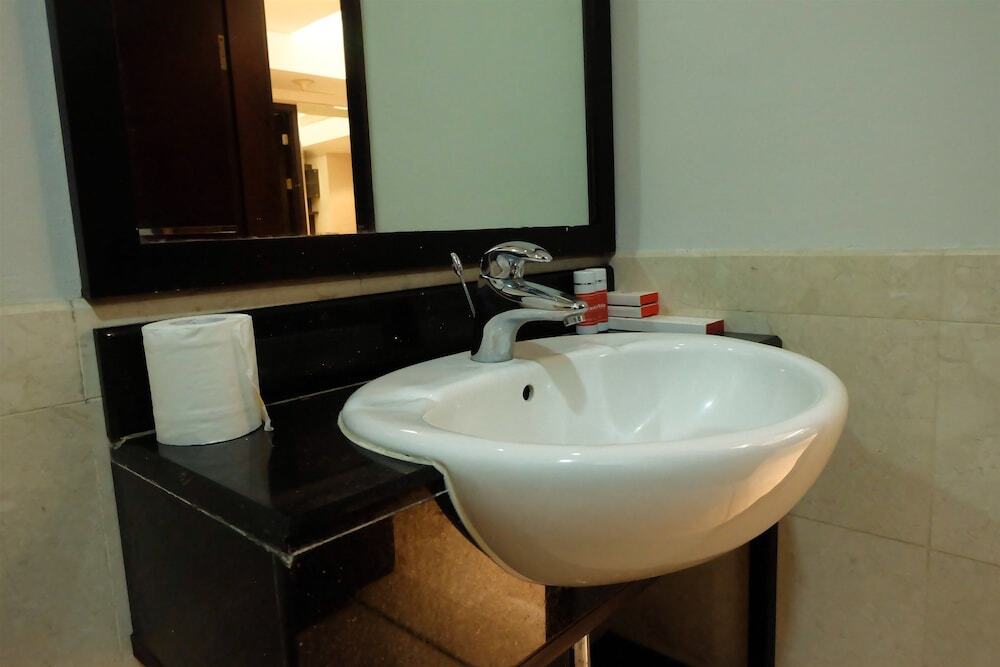 Джакарта: 3 Bedrooms Luxury Sudirman Mansion Apartment by Travelio