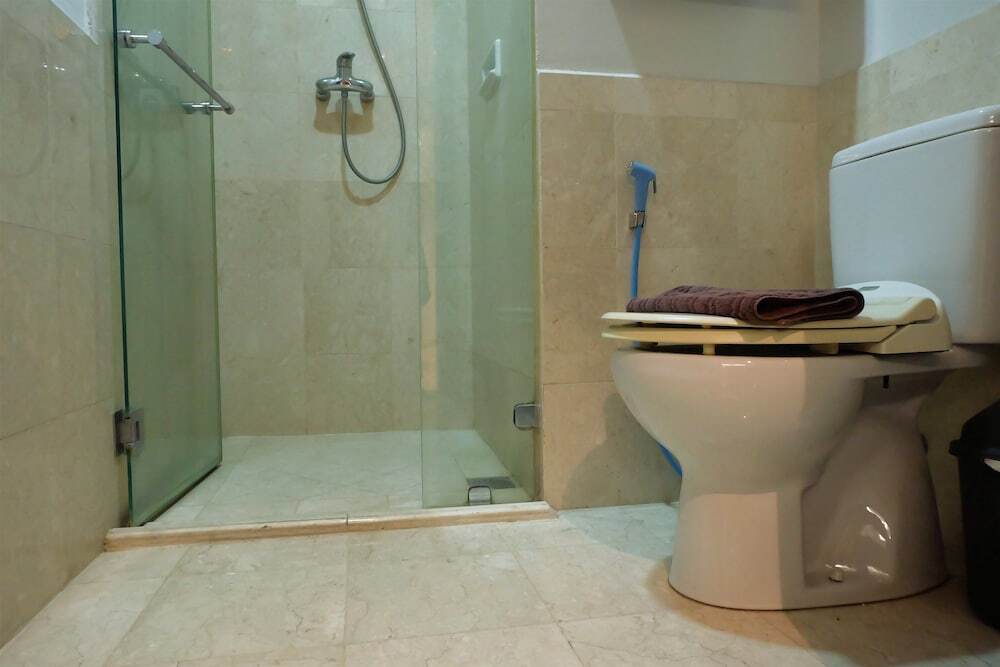 Джакарта: 3 Bedrooms Luxury Sudirman Mansion Apartment by Travelio