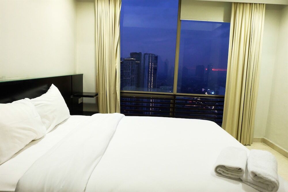 Джакарта: 3 Bedrooms Luxury Sudirman Mansion Apartment by Travelio