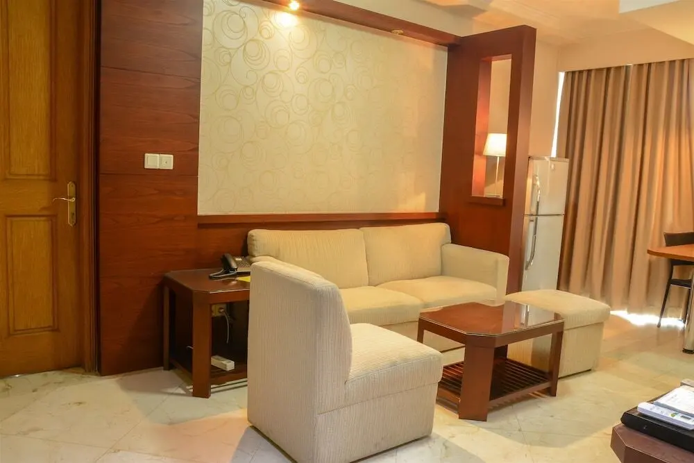 Джакарта: Big 1 Bedroom Park Royale Apartment By Travelio