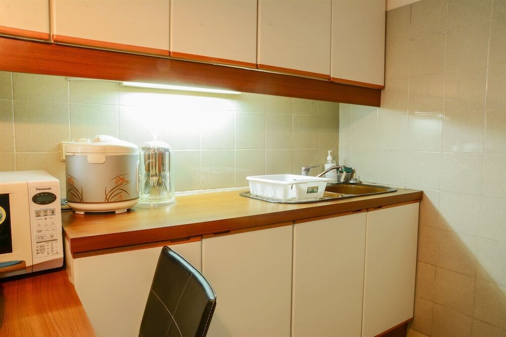 Джакарта: Big 1 Bedroom Park Royale Apartment By Travelio