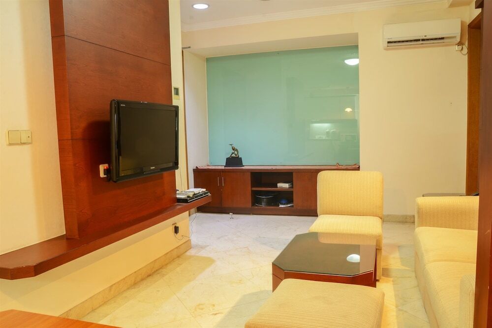 Джакарта: Big 1 Bedroom Park Royale Apartment By Travelio
