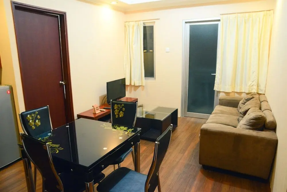 Джакарта: 1 Bedroom Sudirman Park Apartment by Travelio
