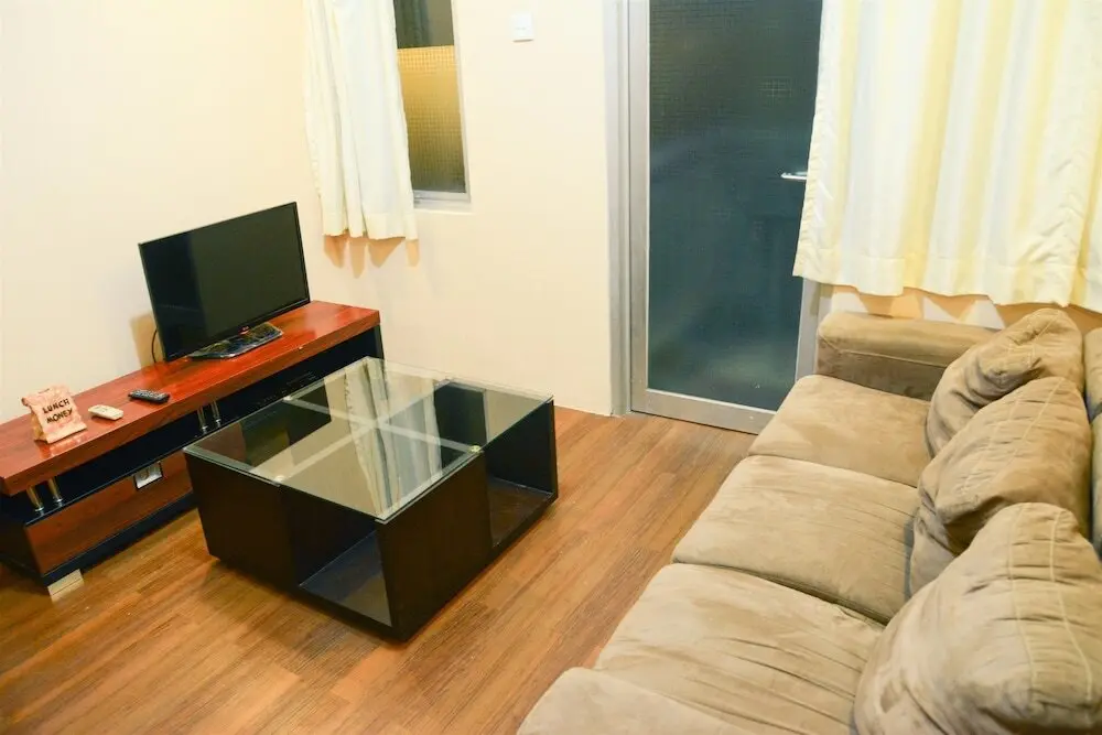 Джакарта: 1 Bedroom Sudirman Park Apartment by Travelio