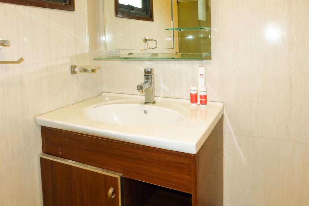 Джакарта: 2 Bedroom Park Royale By Travelio