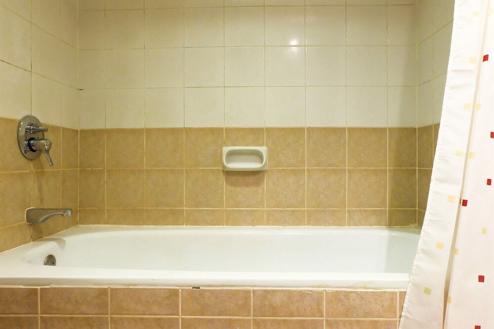 Джакарта: Exclusive 1 Bedroom Batavia Apartment by Travelio