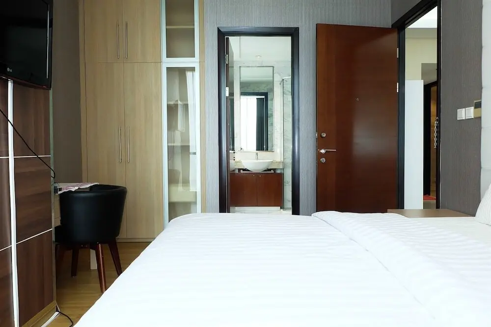 Джакарта: Luxury 3 Bedroom The Peak Apartment By Travelio