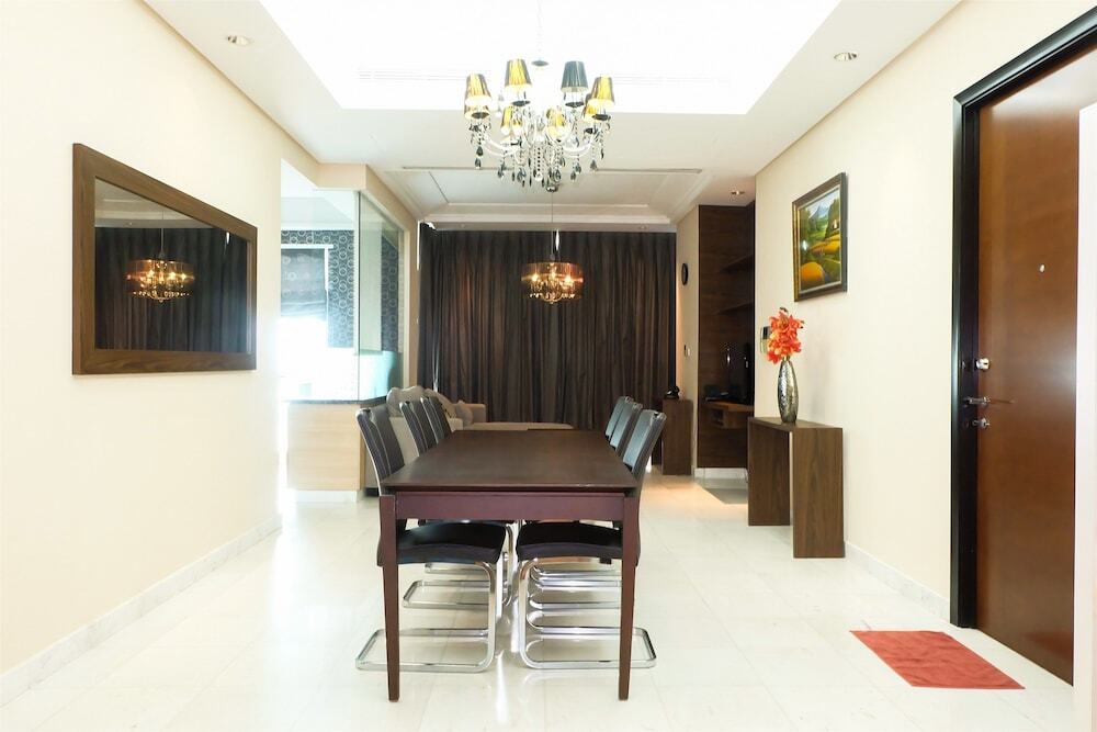 Джакарта: Luxury 3 Bedroom The Peak Apartment By Travelio