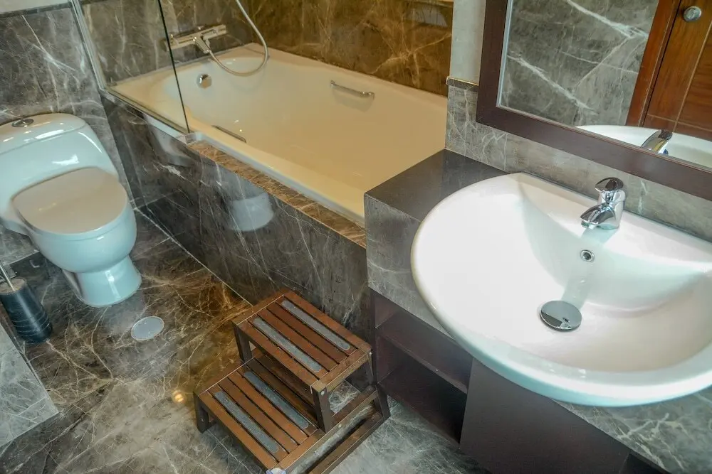 Джакарта: 2 Bedrooms Denpasar Residence by Travelio