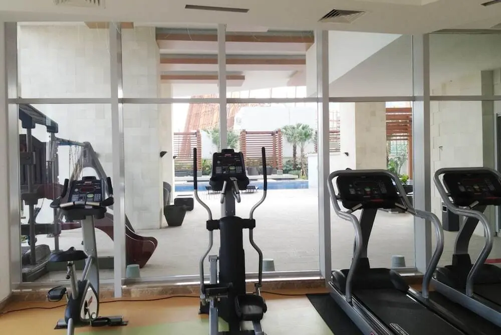 Джакарта: 2 Bedrooms Denpasar Residence by Travelio