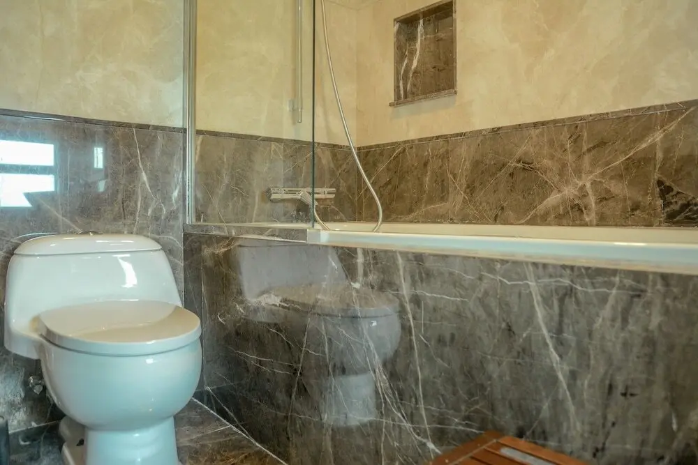 Джакарта: 2 Bedrooms Denpasar Residence by Travelio
