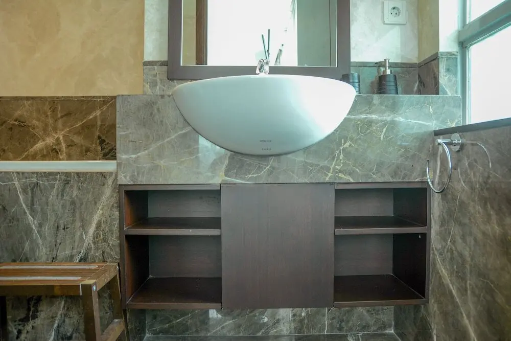 Джакарта: 2 Bedrooms Denpasar Residence by Travelio