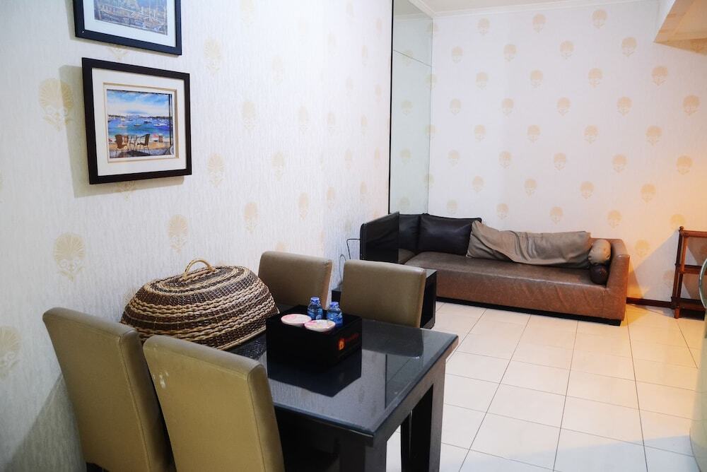 Джакарта: 2 Bedroom Pool View Sudirman Park By Travelio