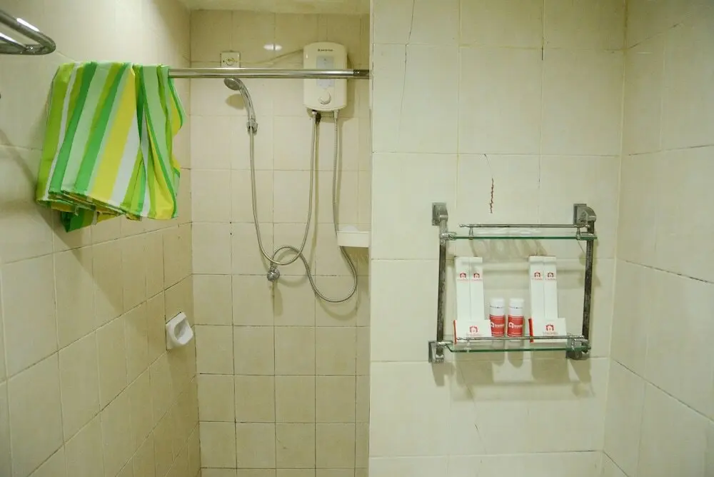 Джакарта: 2 Bedroom Pool View Sudirman Park By Travelio