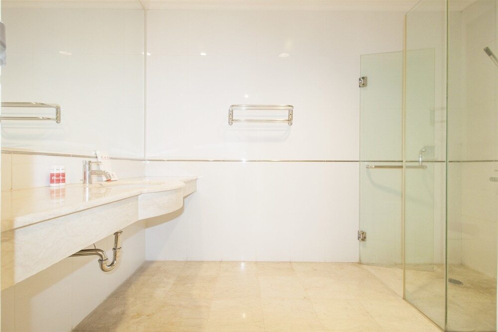 Джакарта: 3 Bedroom at FX Sudirman by Travelio