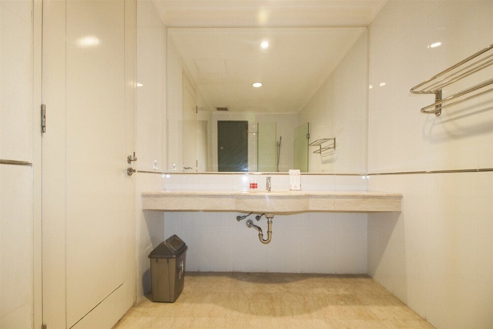 Джакарта: 3 Bedroom at FX Sudirman by Travelio