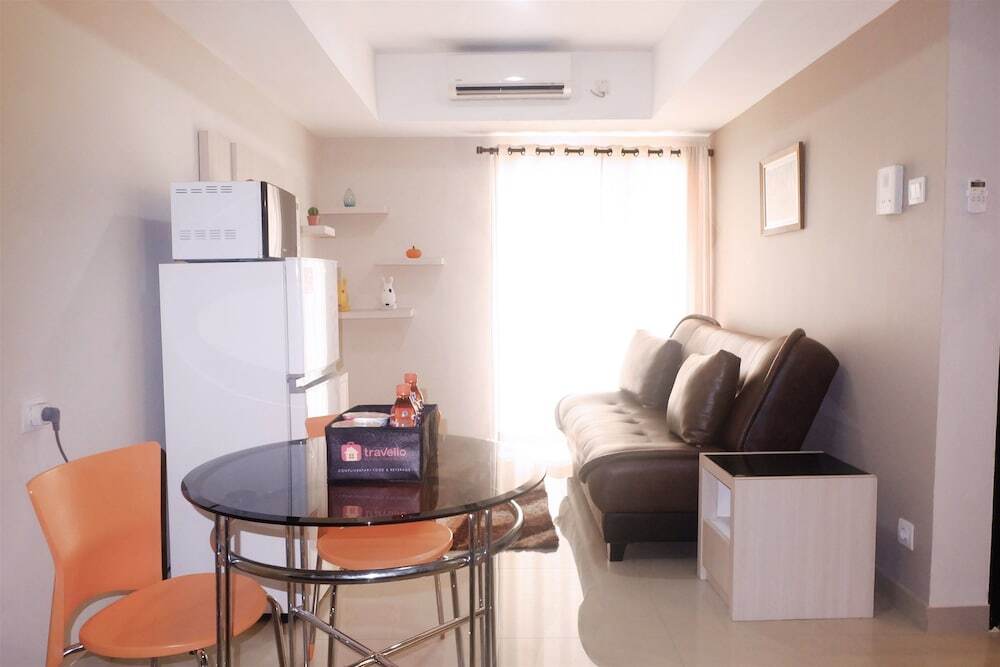 Джакарта: 1 Bedroom The Wave Epicentrum by Travelio