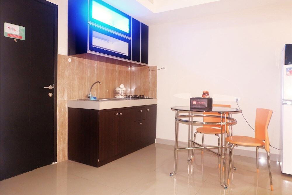 Джакарта: 1 Bedroom The Wave Epicentrum by Travelio