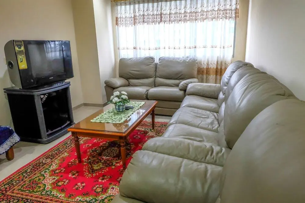 Джакарта: 3 Bedroom Permata Senayan Apartment By Travelio