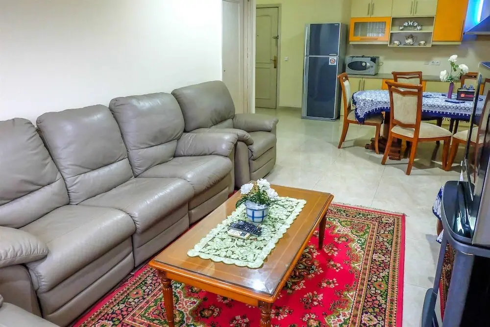 Джакарта: 3 Bedroom Permata Senayan Apartment By Travelio