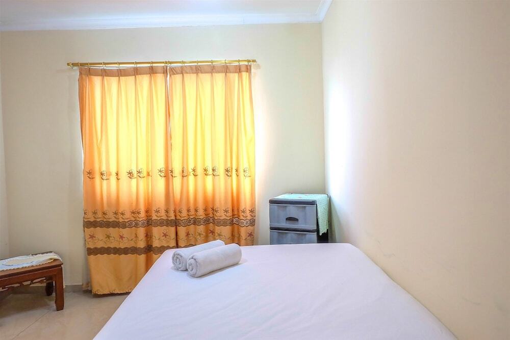 Джакарта: 3 Bedroom Permata Senayan Apartment By Travelio