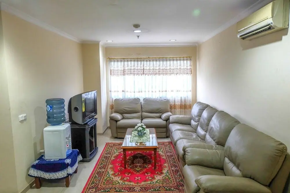 Джакарта: 3 Bedroom Permata Senayan Apartment By Travelio