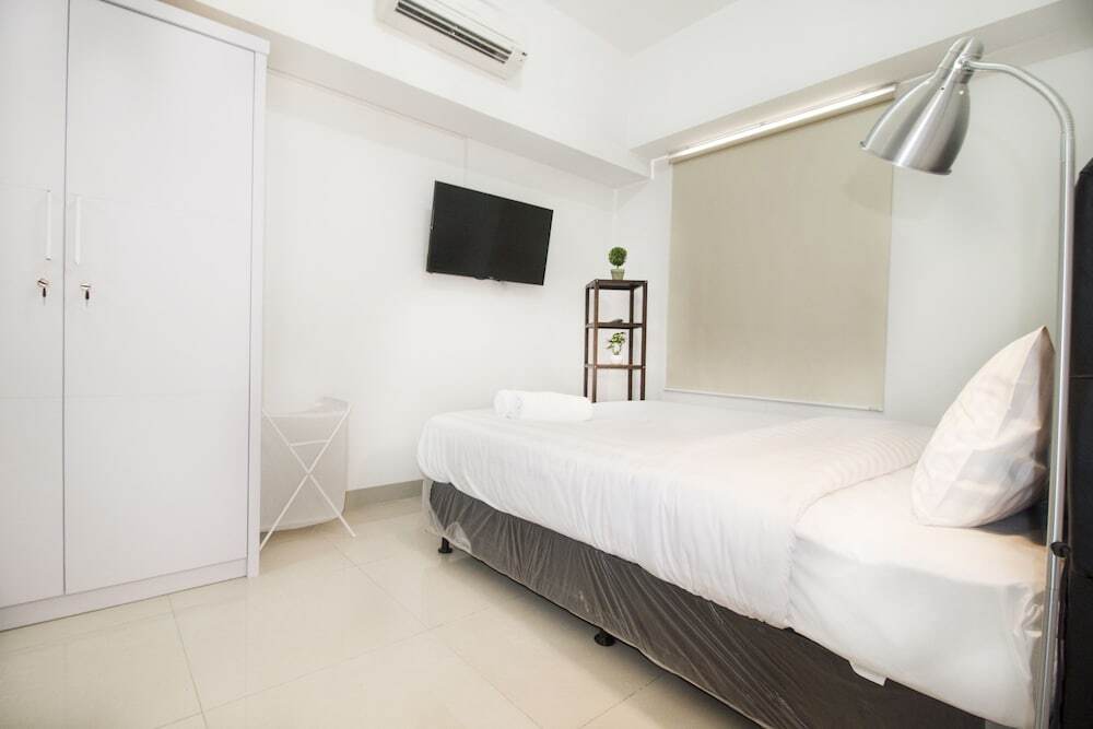 Джакарта: 1 Bedroom Ambassade Residence By Travelio