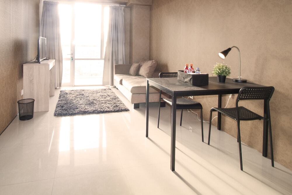 Джакарта: 1 Bedroom Ambassade Residence By Travelio