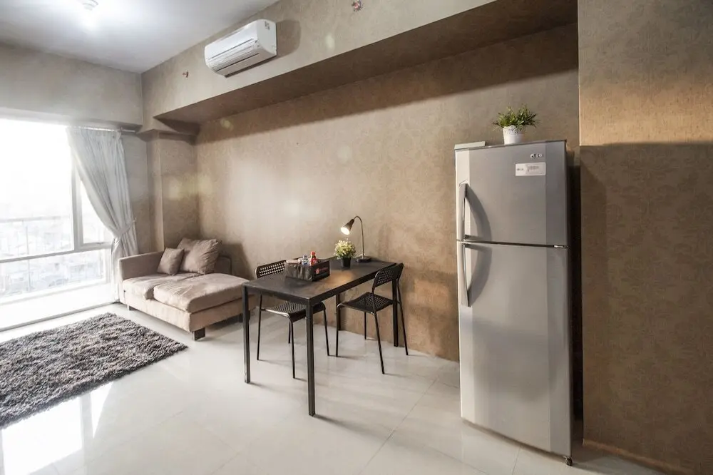 Джакарта: 1 Bedroom Ambassade Residence By Travelio