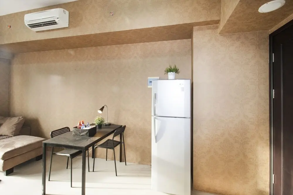 Джакарта: 1 Bedroom Ambassade Residence By Travelio