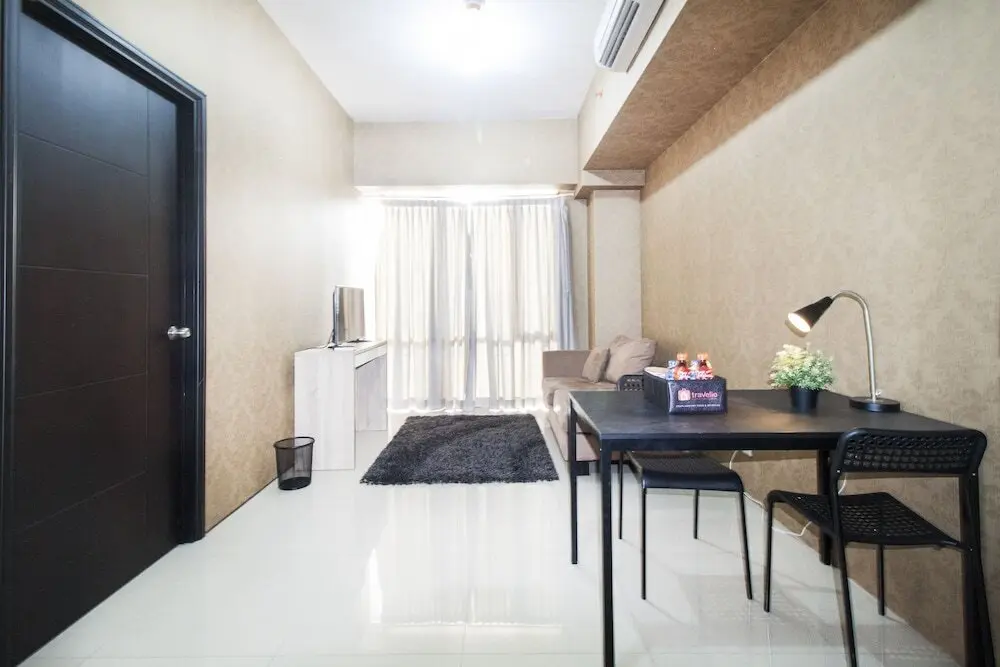 Джакарта: 1 Bedroom Ambassade Residence By Travelio
