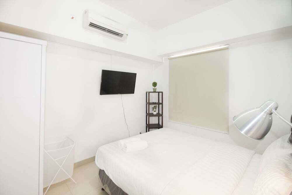 Джакарта: 1 Bedroom Ambassade Residence By Travelio