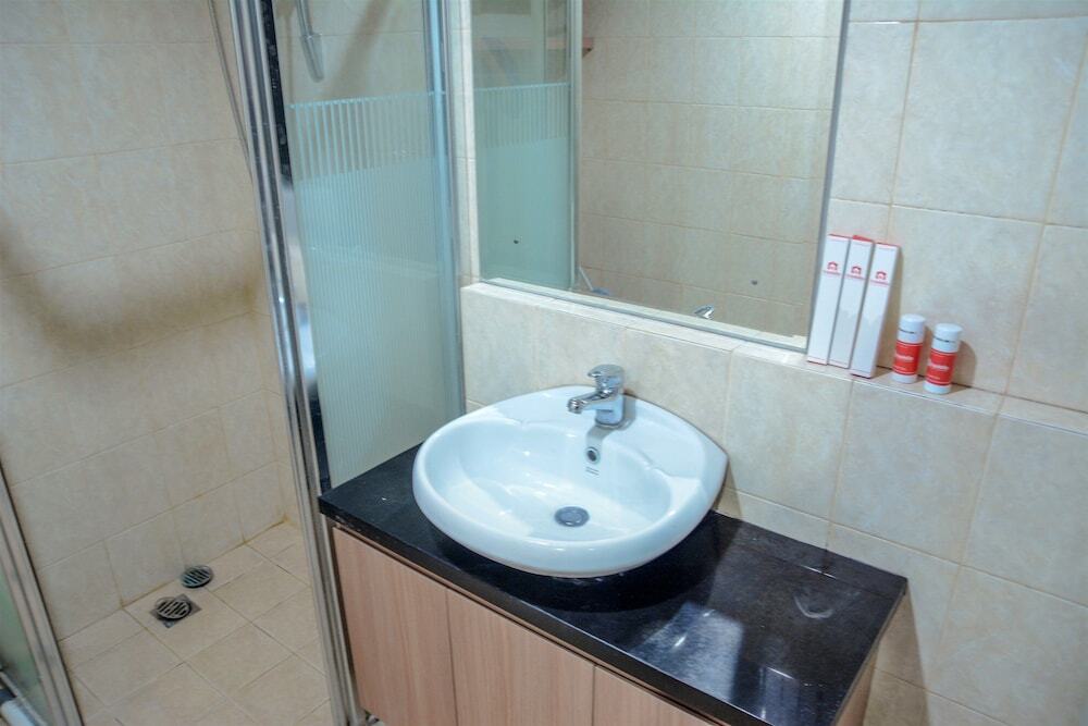 Джакарта: Strategic Location 2 Bedroom The Wave By Travelio