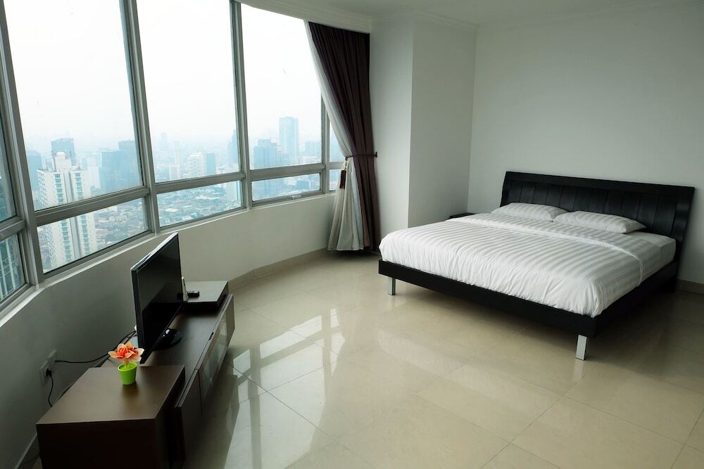 Джакарта: 2 Bedroom Denpasar Residence Apartment By Travelio