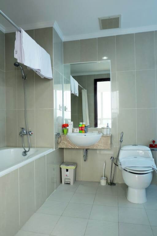 Джакарта: 2 Bedroom Denpasar Residence Apartment By Travelio